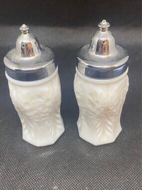 Milkglass Floral Design Salt n Pepper set